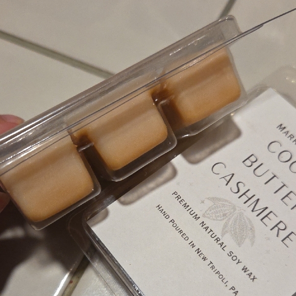 Cocoa Butter Cashmere Wax Melts - Picture 3 of 3